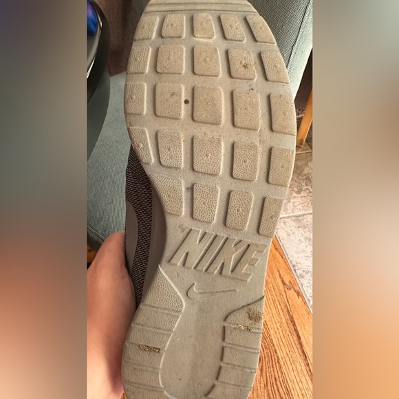 Nike Tanjun SE Cool Gray Athletic Running Shoes - Picture 3 of 8